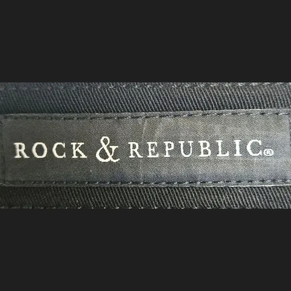 NWT ROCKβ& REPUBLIC Women's distressed rivet mid- rise black sexy shorts Size 4 - Picture 10 of 16